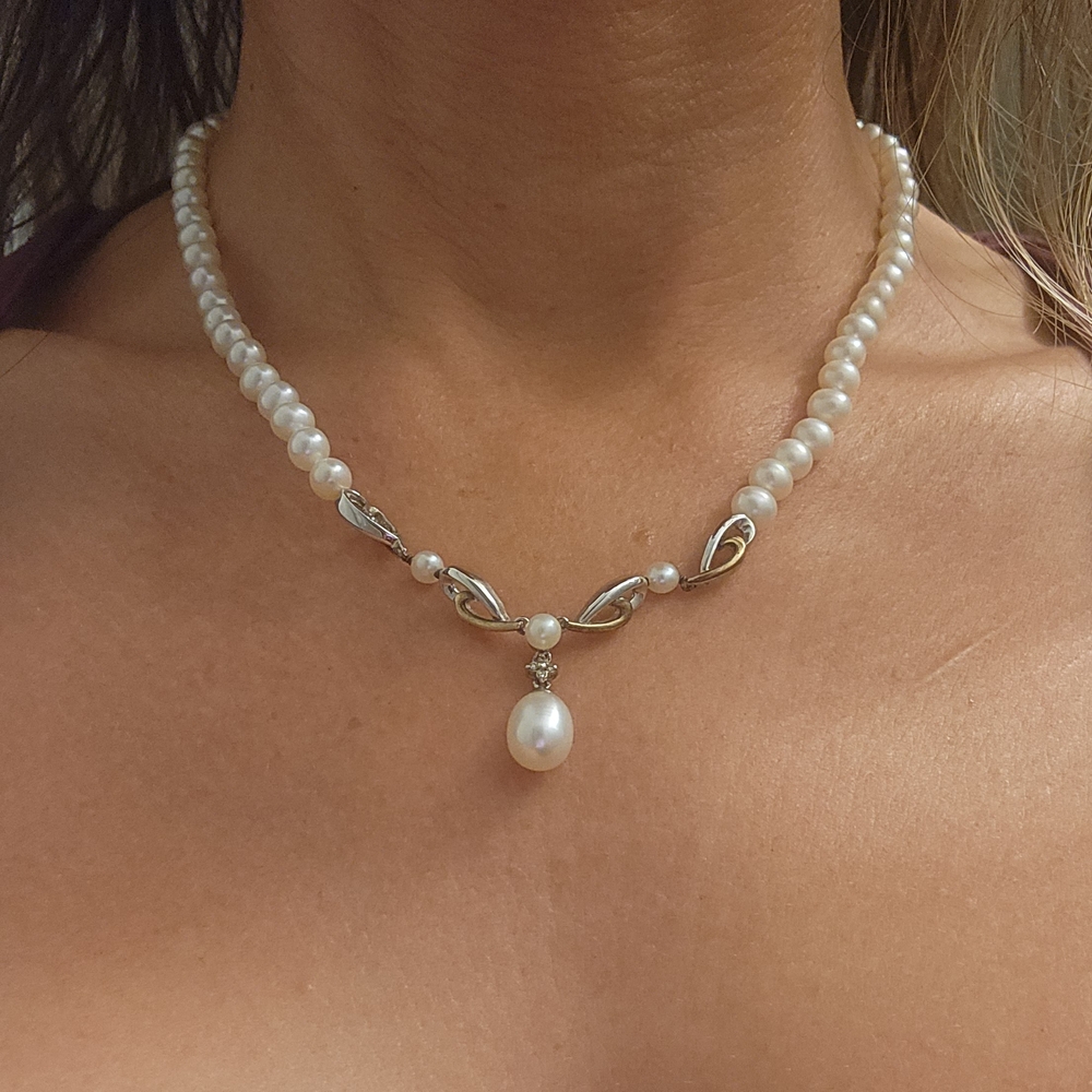 Elegant Pearl Necklace And Earrings with Silver Accents